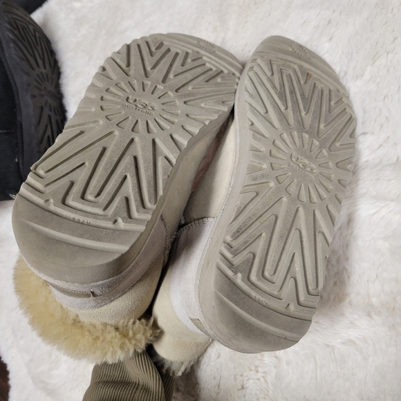 Ugg Australia Sand stone Mini Bailey Button Ugg Boot Size 8 - Picture 7 of 8